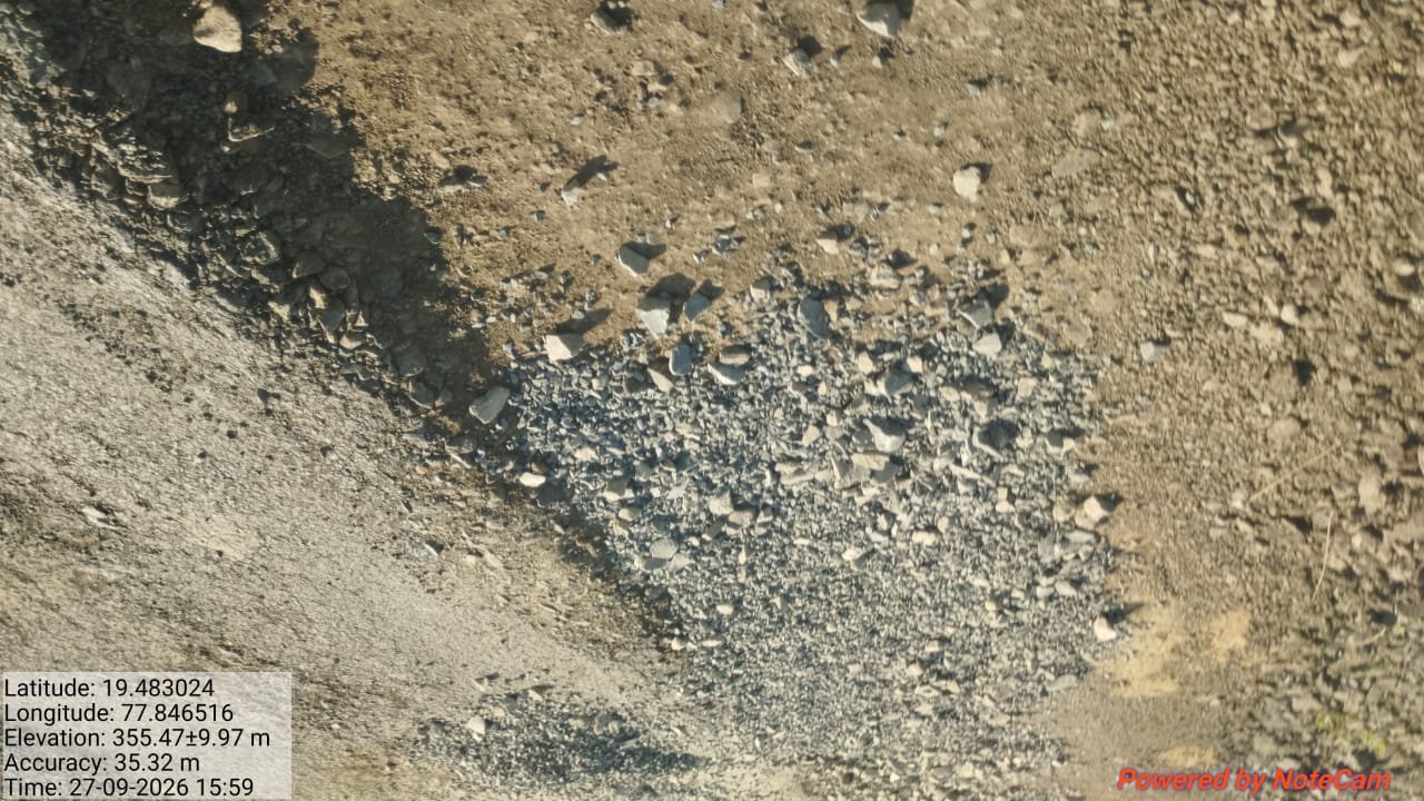 IMG 20260930 WA0032 सिरपल्ली–डोलारी–हिमायतनगर रस्त्यावर खड्ड्यांचे साम्राज्य अवघ्या तीन महिन्यांत रस्त्याची दुरवस्था