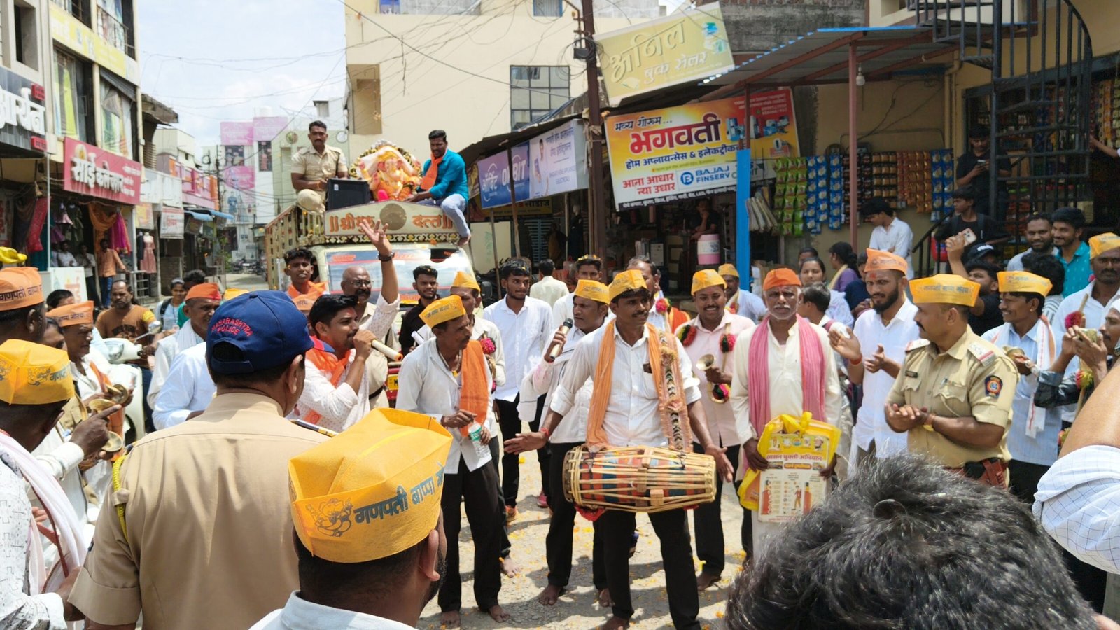 टाळ-मृदंगाच्या गजरात गणरायाला भावपूर्ण निरोप! 1 IMG20260924115039 scaled टाळ-मृदंगाच्या गजरात गणरायाला भावपूर्ण निरोप!