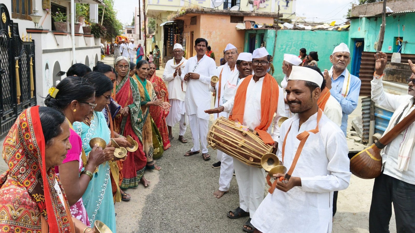 IMG20260925125025 scaled श्री परमेश्वर मंदिरातील मानाच्या गणपतीची भव्य पालखी मिरवणूक उत्साहात