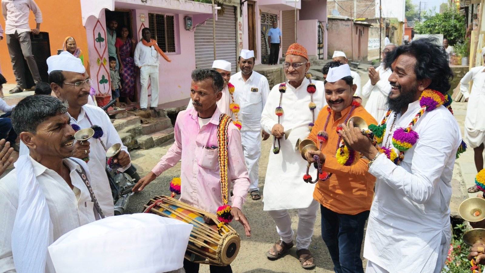 IMG20260925133002 scaled श्री परमेश्वर मंदिरातील मानाच्या गणपतीची भव्य पालखी मिरवणूक उत्साहात