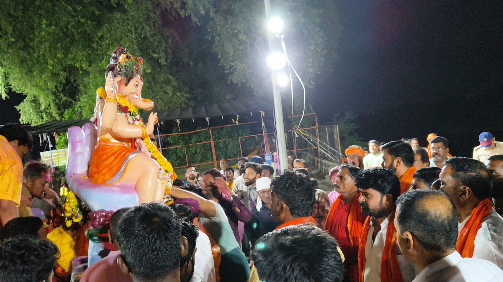 डीजेविरहित भक्तिमय वातावरणात हिमायतनगरातील गणरायाला निरोप; टाळ-मृदंगाच्या गजरात शांततेत विसर्जन 2 IMG20260925201520 scaled डीजेविरहित भक्तिमय वातावरणात हिमायतनगरातील गणरायाला निरोप; टाळ-मृदंगाच्या गजरात शांततेत विसर्जन