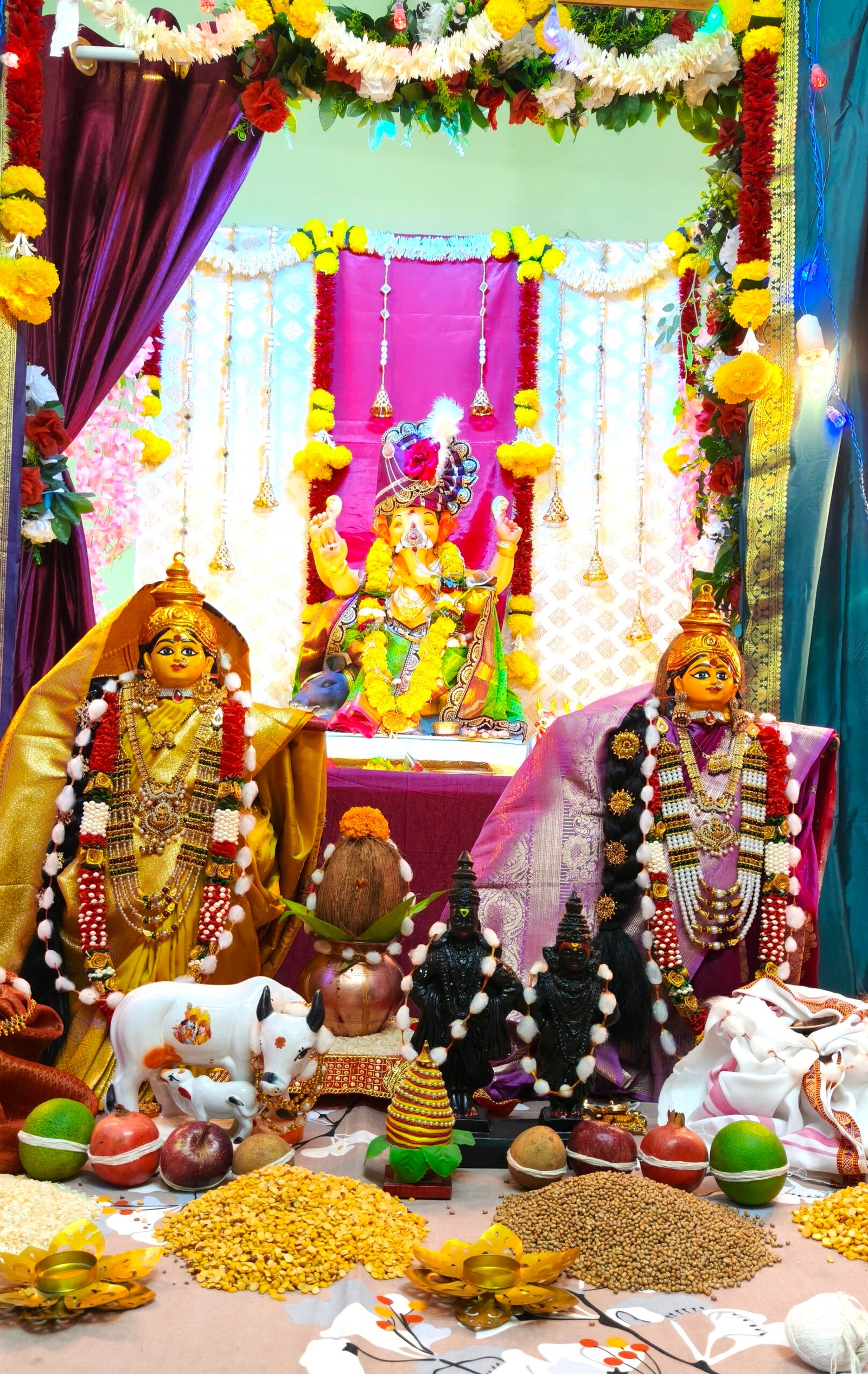 गणरायापाठोपाठ गौरी-लक्ष्मीचे मंगलमय आगमन; घराघरांत भक्तीचा जागर 3 IMG 20260918 163600 scaled गणरायापाठोपाठ गौरी-लक्ष्मीचे मंगलमय आगमन; घराघरांत भक्तीचा जागर