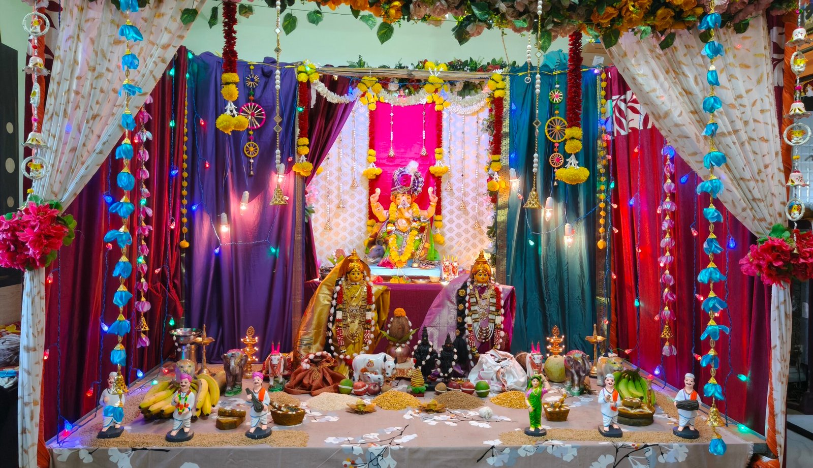 गणरायापाठोपाठ गौरी-लक्ष्मीचे मंगलमय आगमन; घराघरांत भक्तीचा जागर 4 IMG 20260918 163658 scaled गणरायापाठोपाठ गौरी-लक्ष्मीचे मंगलमय आगमन; घराघरांत भक्तीचा जागर