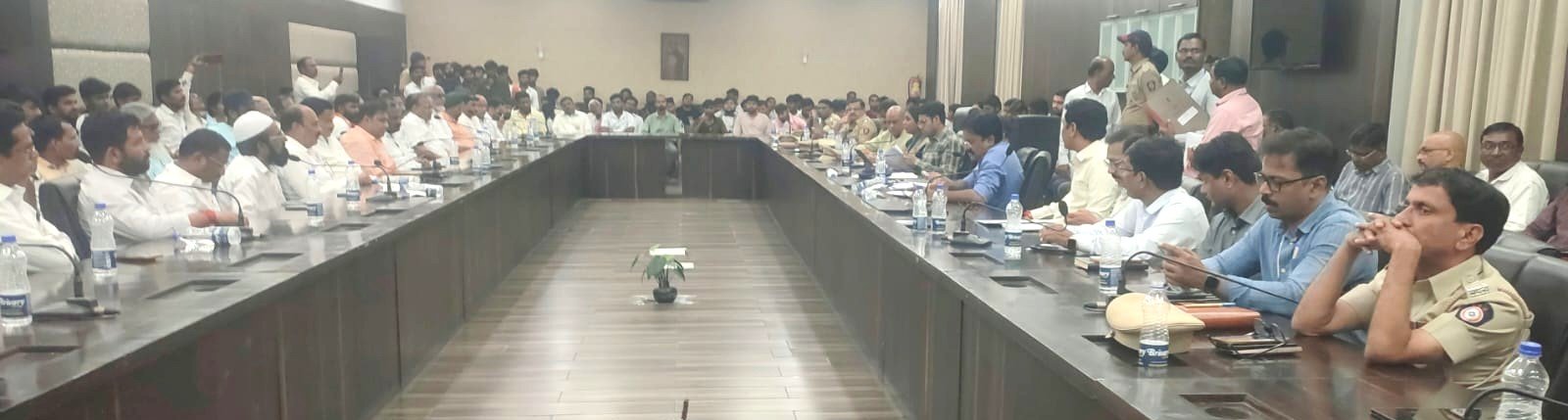 डीजेमुक्त पर्यावरणपूरक गणेशोत्सव साजरा करू या जिल्हाधिकारी राहुल कर्डिले Eco-friendly Ganeshotsav : डीजेमुक्त पर्यावरणपूरक गणेशोत्सव साजरा करूया : जिल्हाधिकारी राहुल कर्डिले
