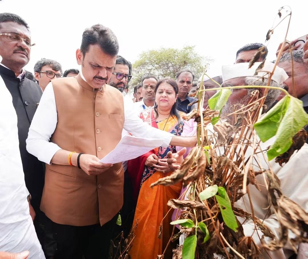 शेतकऱ्यांच्या पाठीशी सरकार ; सरसकट मदतीचा निर्णय- मुख्यमंत्री देवेंद्र फडणवीस 1 दुष्काळाशी लढताना निधी कमी पडू देणार नाही 3 शेतकऱ्यांच्या पाठीशी सरकार ; सरसकट मदतीचा निर्णय- मुख्यमंत्री देवेंद्र फडणवीस