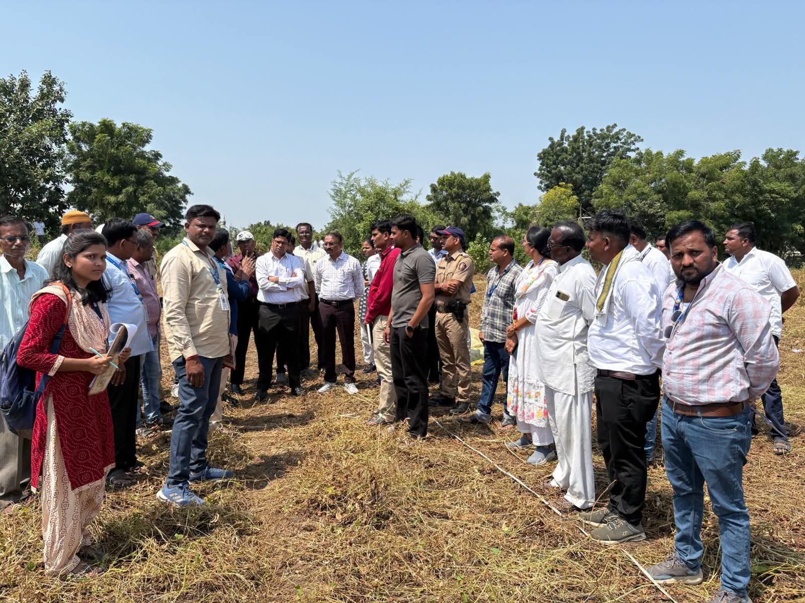 हदगाव-माहूरमध्ये जिल्हाधिकारी-सीईओंचा संयुक्त दौरा शाळा, अंगणवाडी, ग्रामपंचायत व विकासकामांची पाहणी 1 FB IMG 1791376831249 हदगाव-माहूरमध्ये जिल्हाधिकारी-सीईओंचा संयुक्त दौरा शाळा, अंगणवाडी, ग्रामपंचायत व विकासकामांची पाहणी