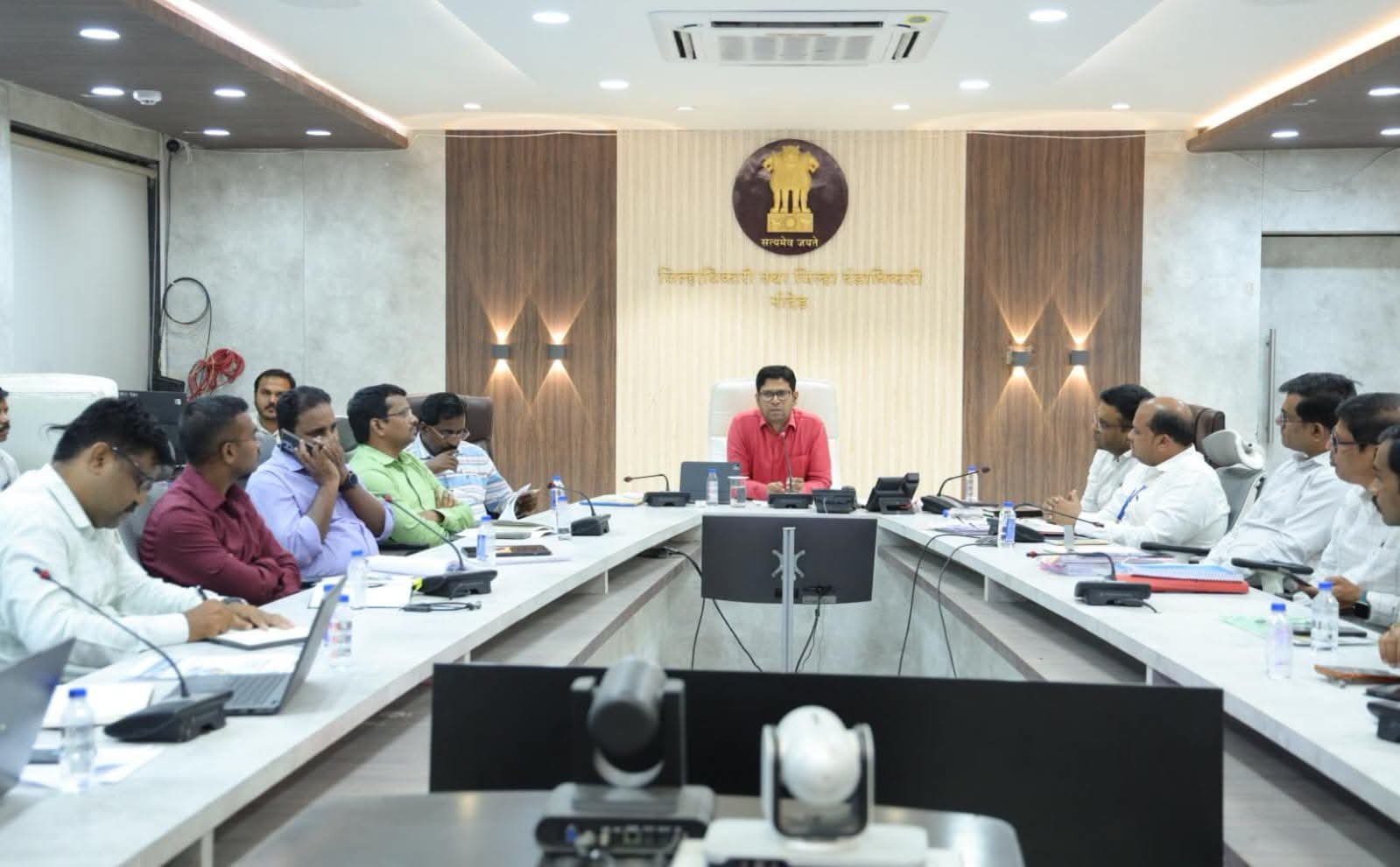 जिल्ह्याचा विकासदर वाढविण्यासाठी उद्योग, रोजगारनिर्मितीला चालना द्या : जिल्हाधिकारी राहुल कर्डिले 2 FB IMG 1791440186733 जिल्ह्याचा विकासदर वाढविण्यासाठी उद्योग, रोजगारनिर्मितीला चालना द्या : जिल्हाधिकारी राहुल कर्डिले