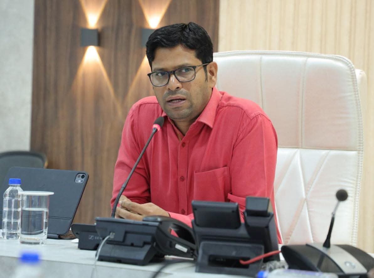 जिल्ह्याचा विकासदर वाढविण्यासाठी उद्योग, रोजगारनिर्मितीला चालना द्या : जिल्हाधिकारी राहुल कर्डिले 1 FB IMG 1791440212162 जिल्ह्याचा विकासदर वाढविण्यासाठी उद्योग, रोजगारनिर्मितीला चालना द्या : जिल्हाधिकारी राहुल कर्डिले