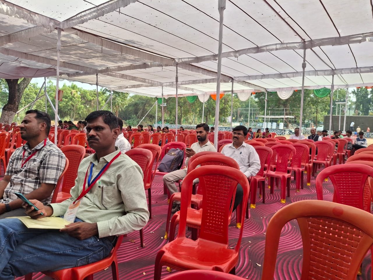 IMG 20261016 WA0058 दुष्काळाच्या झळा जनतेला; युवक महोत्सवात खर्चाचा झगमगाट!
