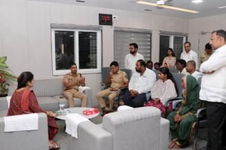 IMG 20261024 WA0034 शेतकरी चंद्रकांत शिंदे मृत्यू प्रकरणी कठोर कारवाईची मागणी; हत्येचे गुन्हे दाखल होणार!