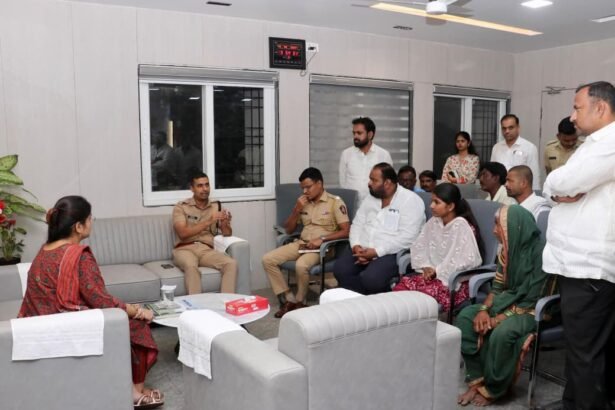 IMG 20261024 WA0034 शेतकरी चंद्रकांत शिंदे मृत्यू प्रकरणी कठोर कारवाईची मागणी; हत्येचे गुन्हे दाखल होणार!