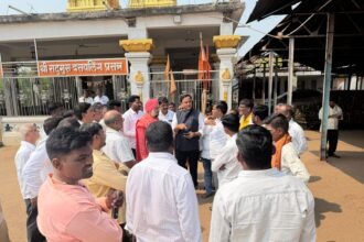 IMG 20261024 WA0042 दुष्काळाच्या सावटात रामदास पाटील सुमठाणकर यांचा तमलूर दौरा!