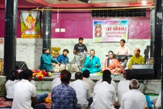 IMG 20261026 162744 चंद्राच्या शीतल चांदण्यात रंगली ‘स्वरझंकार’ची सुरेल मैफिल!